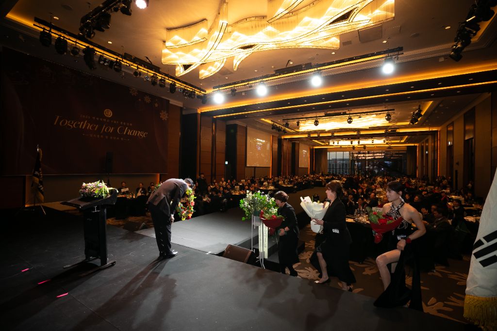 대형 행사장 시상식 전경